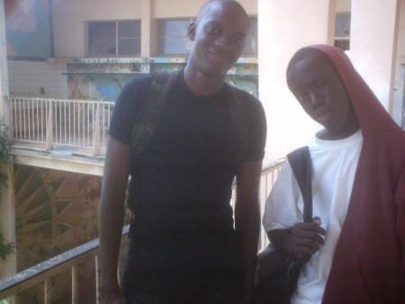 massene un mec sympa avec malick fall dit gohou devant le bureau du principal